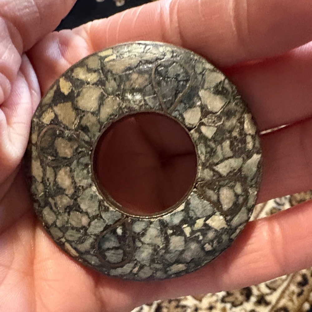 VINTAGE GENUINE INLAY AGATE BRASS BACKING MADE IN INDIA DONUT SHAPED 2.3" BROOCH